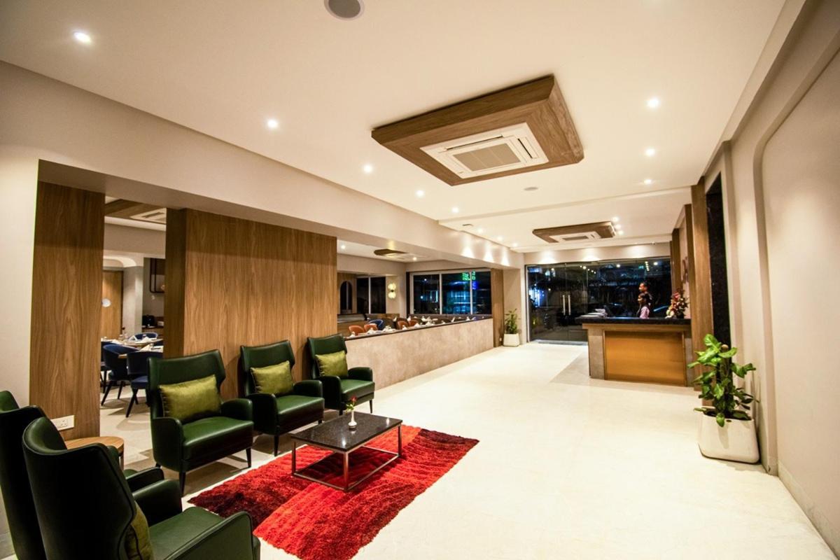 Meritas Aura Resort Лонавала Екстериор снимка