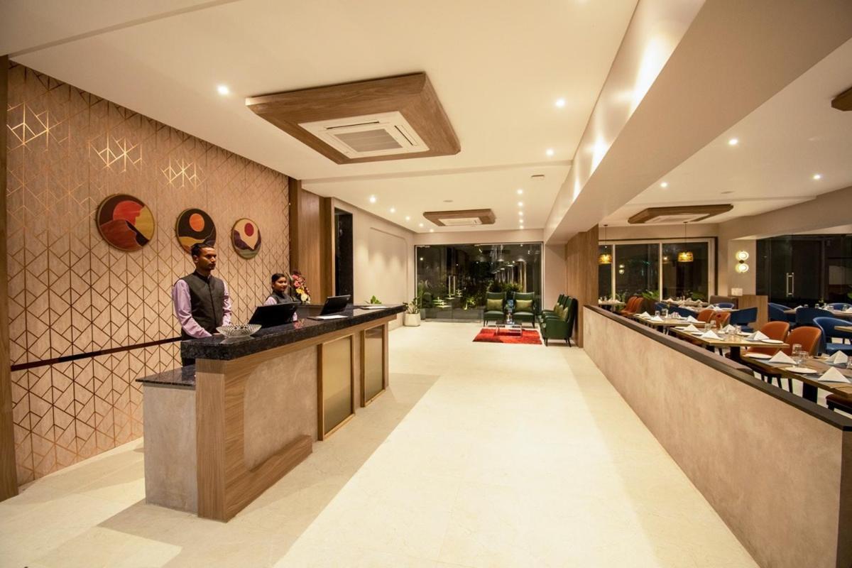 Meritas Aura Resort Лонавала Екстериор снимка