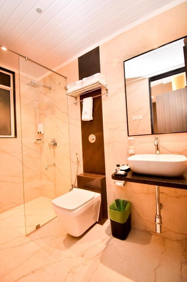 Meritas Aura Resort Лонавала Екстериор снимка