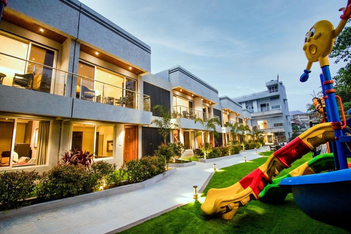 Meritas Aura Resort Лонавала Екстериор снимка