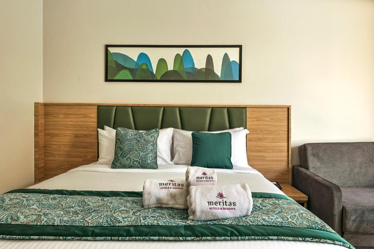 Meritas Aura Resort Лонавала Екстериор снимка