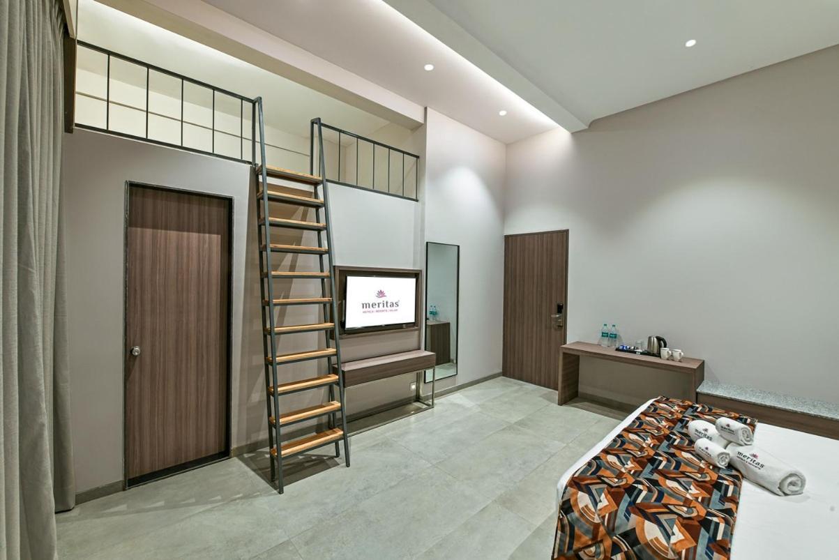 Meritas Aura Resort Лонавала Екстериор снимка