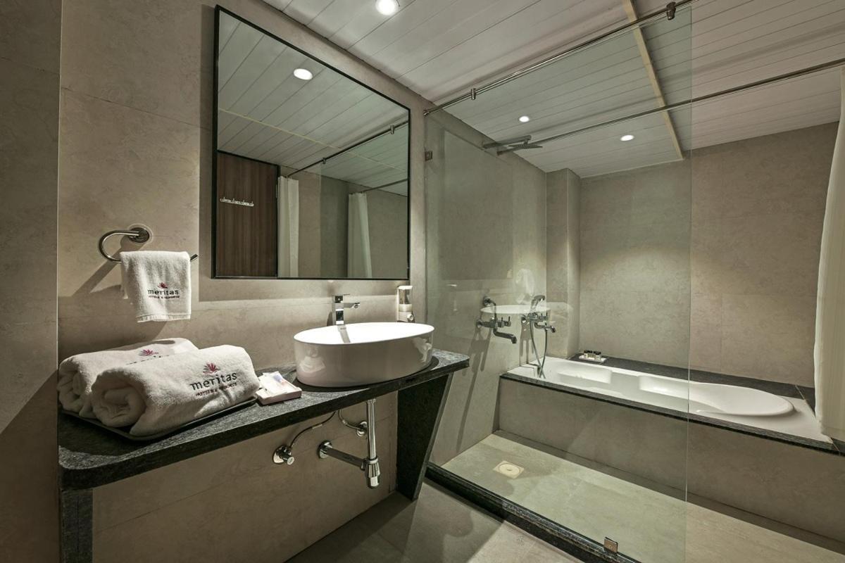 Meritas Aura Resort Лонавала Екстериор снимка