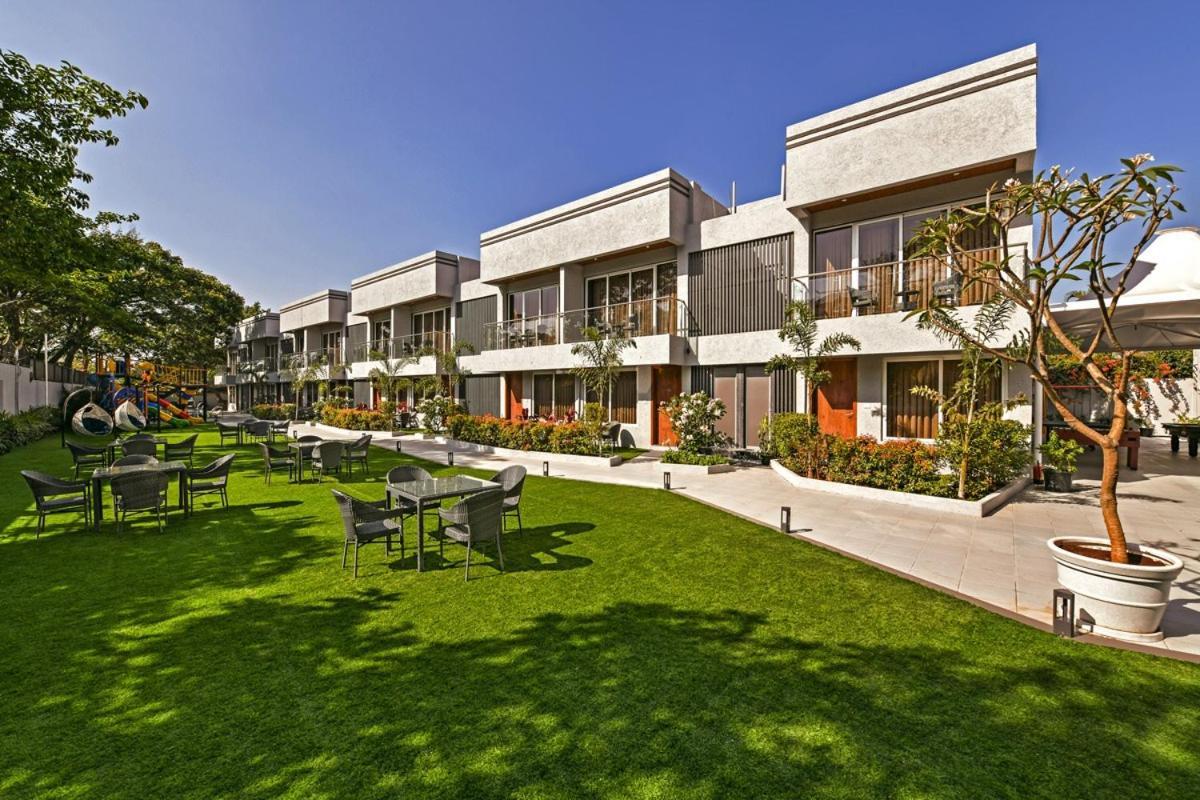Meritas Aura Resort Лонавала Екстериор снимка