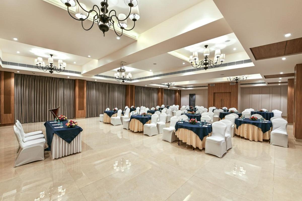 Meritas Aura Resort Лонавала Екстериор снимка